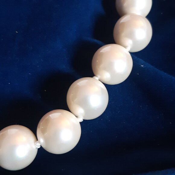 Camrose & Kross 20 Inch Faux Pearl Necklace In Original Case, Vintage - Picture 2 of 13